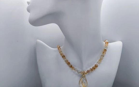 Бусы из цитрина с подвеской