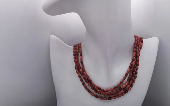 Бусы из коралла