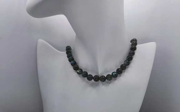 Бусы из лабрадора