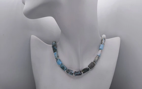 Бусы из ларимара