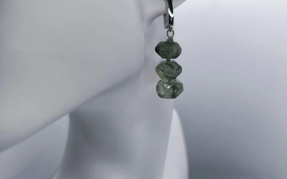 Серьги из пренита