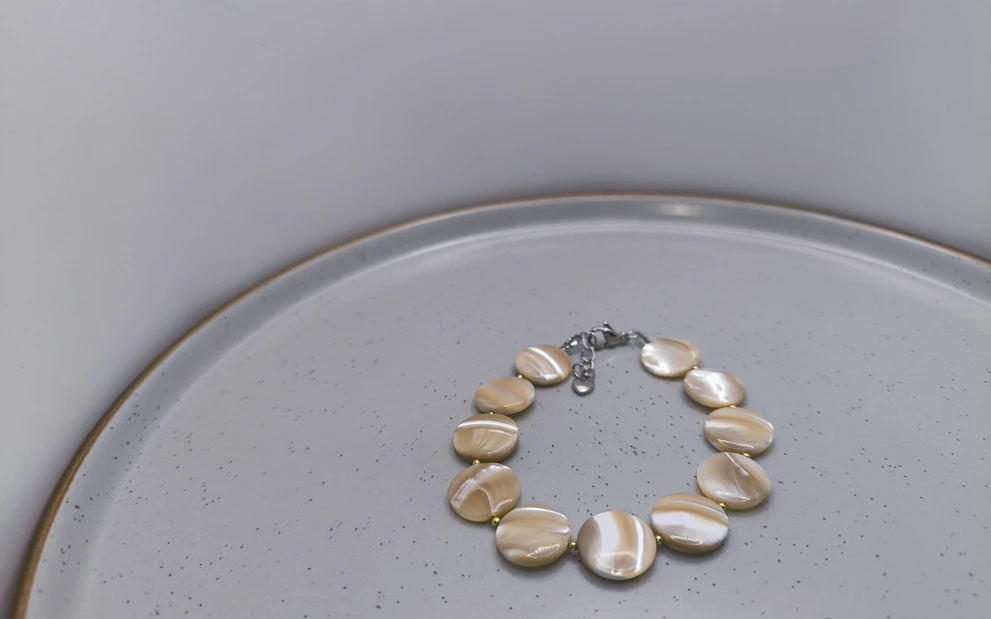 Браслет из перламутра