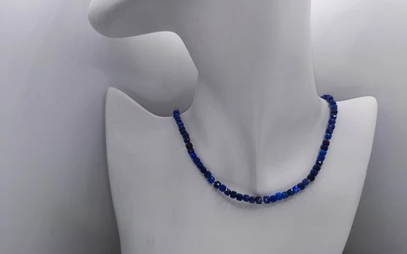 Бусы из лазурита