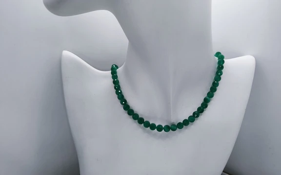 Бусы из хризопраза