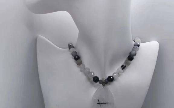 Бусы из волосатика ар-2