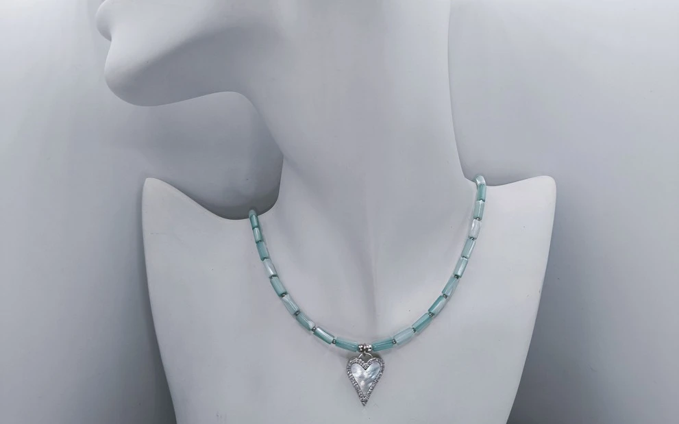 Бусы из перламутра с подвеской