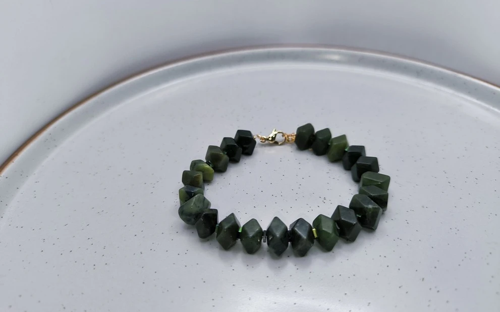 Браслет из нефрита ар-4