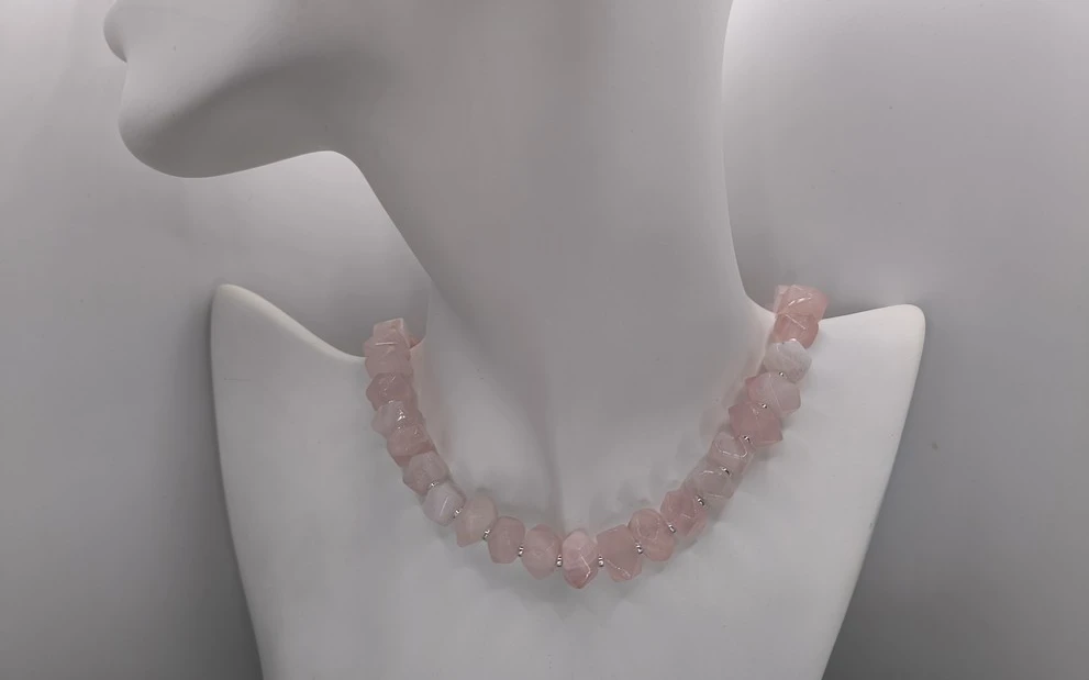 Бусы из розового кварца