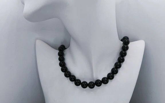 Бусы из обсидиана