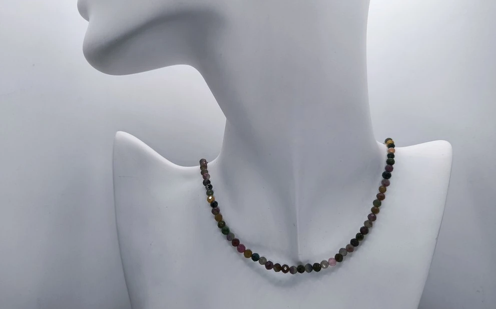 Бусы из турмалина