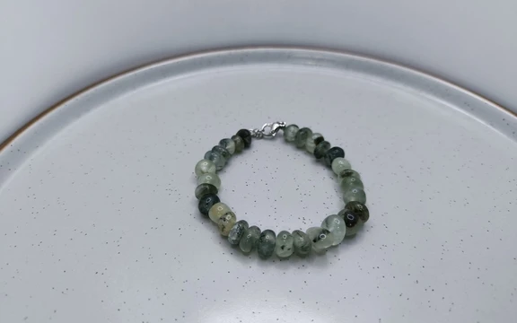 Браслет из пренита