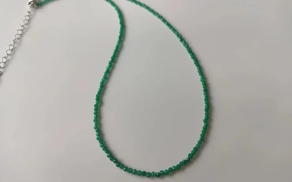 Бусы из хризопраза
