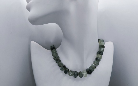 Бусы из пренита