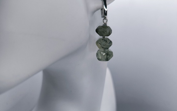 Серьги из пренита