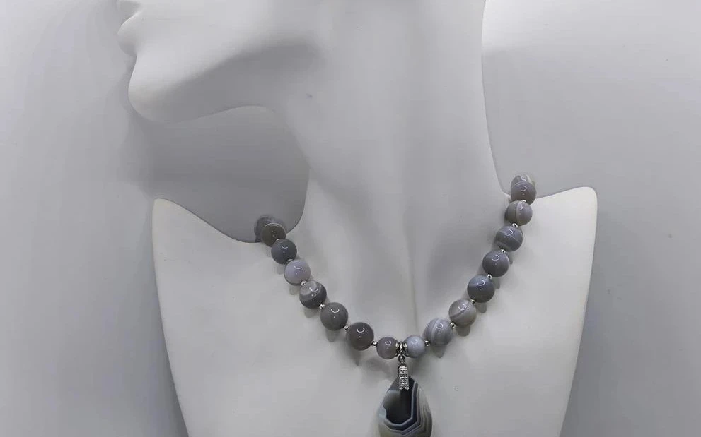 Бусы  из агата ар-40