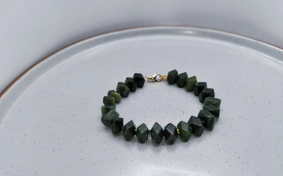 Браслет из нефрита ар-4