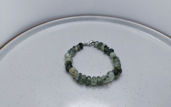 Браслет из пренита