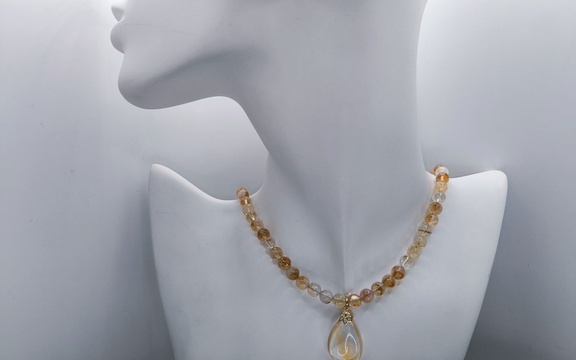 Бусы из цитрина с подвеской