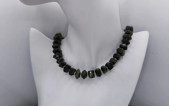 Бусы из нефрита ар-5