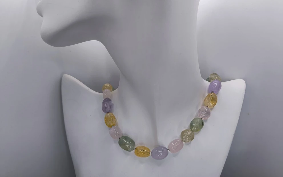 Бусы из самоцветов