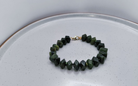 Браслет из нефрита ар-4