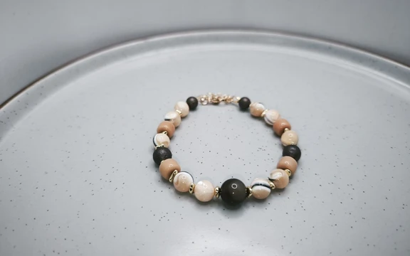 Браслет из коралла с перламутром ар-2